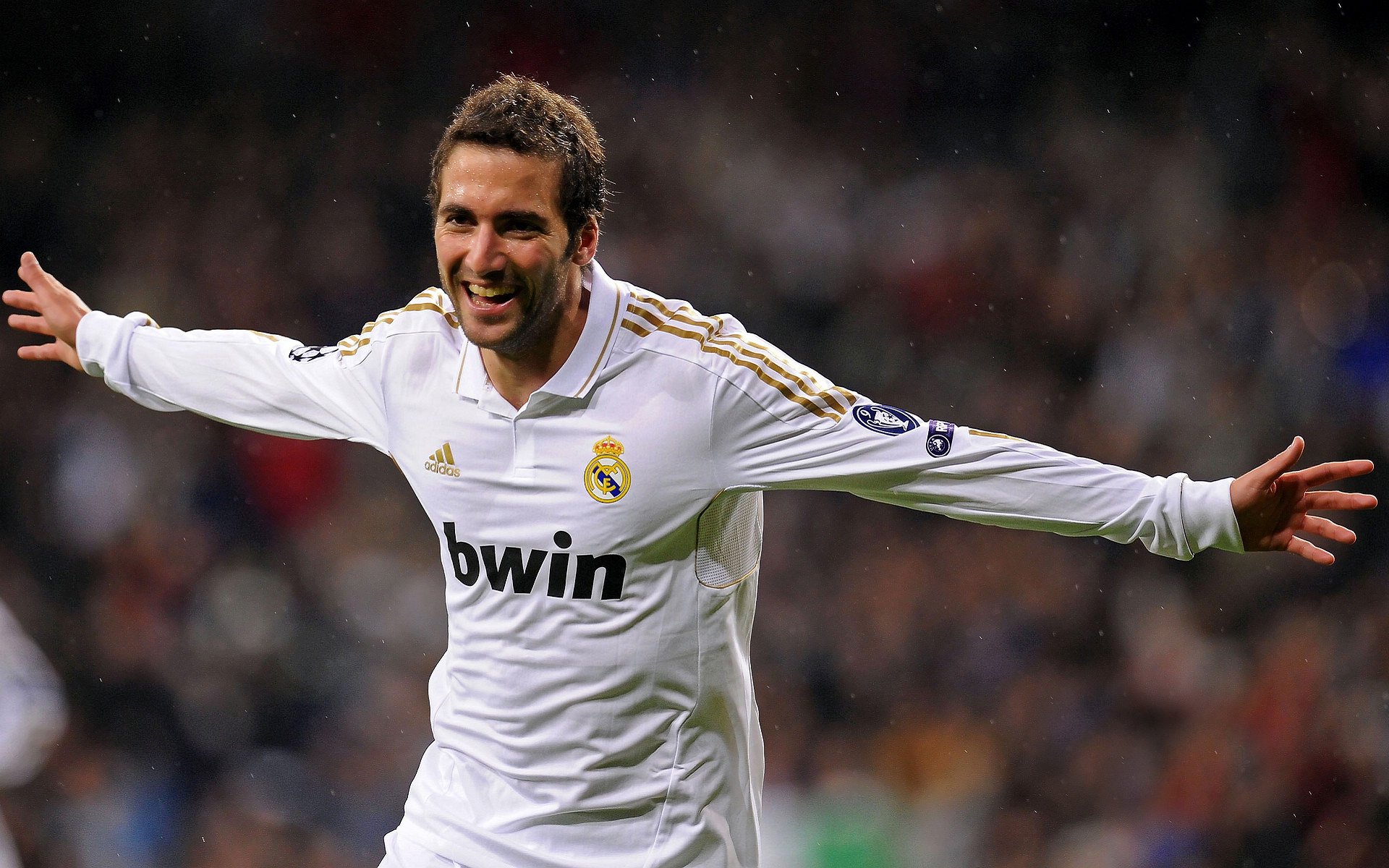 “高原冲刺：雪山顶上的极峰行动”，雪山顶端