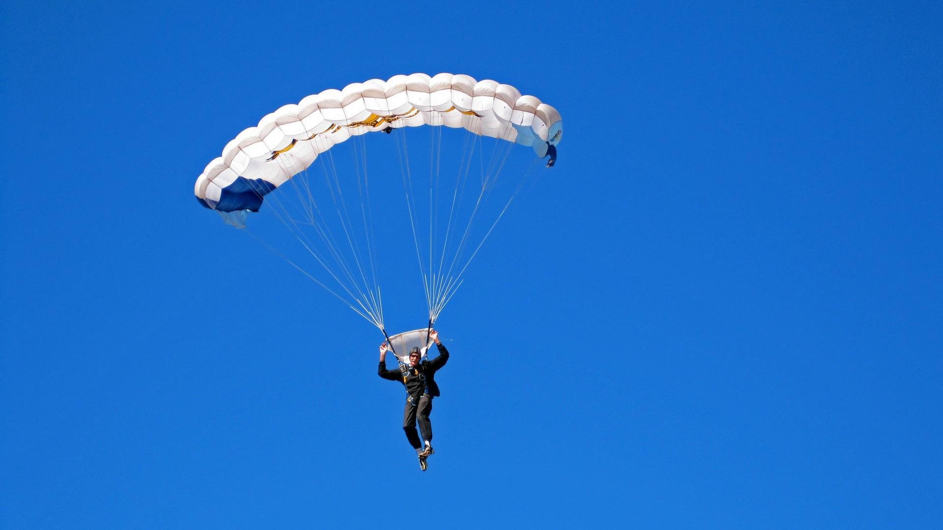 全国青少年“冰雪篮球”运动首次结合冬季运动亮相吉林，冰雪运动比赛